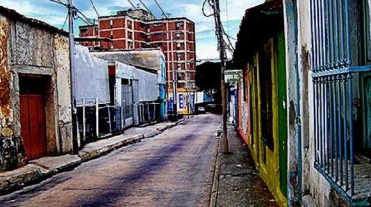 Venezuela’da 2 dolar için genç adamı öldürüp yediler