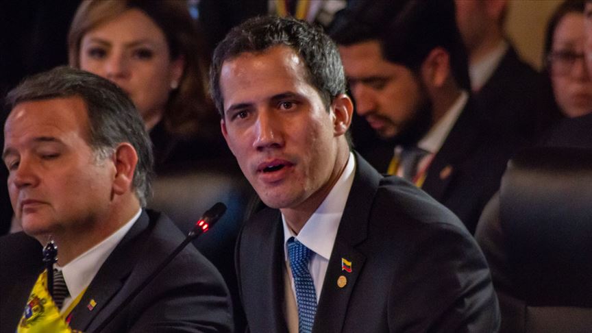 Venezuela'da Paramiliter liderlerle fotoğraf çektiren Guaido'ya soruşturma başlatıldı