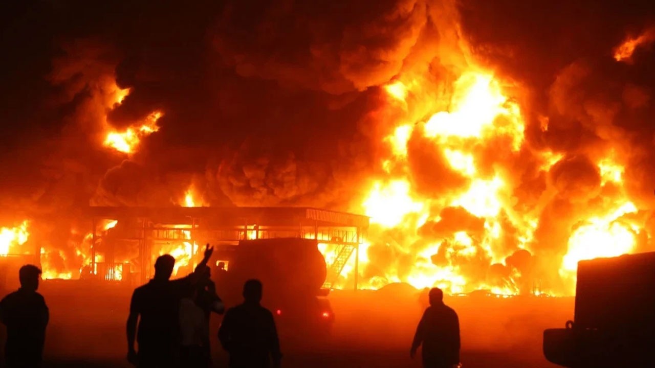 Venezuela’da petrol terminali alev alev yandı