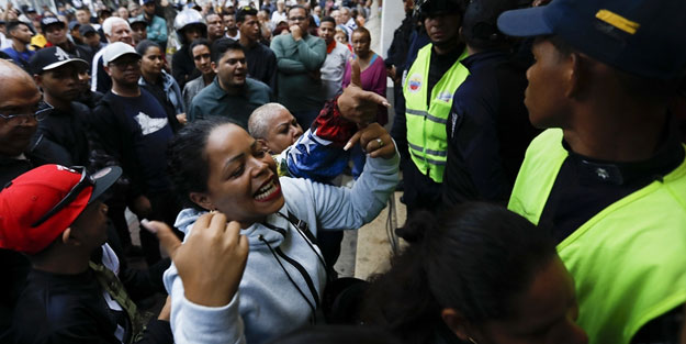 Venezuela'da seçim sonuçlarına itiraz edenler polisle çatıştı
