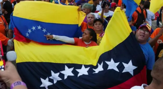 Venezuela’daki başkanlık seçiminde sandık çıkış anketi sonuçları gelmeye başladı