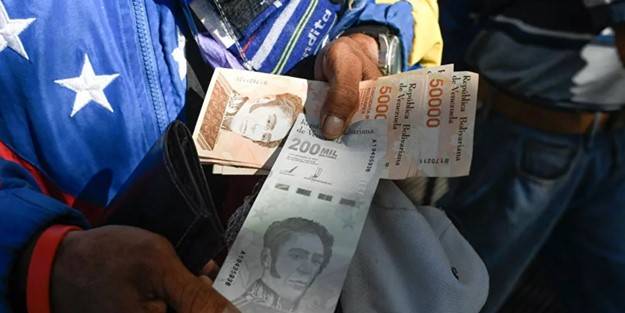 Venezuela'dan tarihi 'para' kararı!