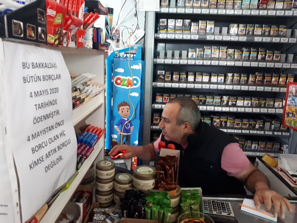 Veresiye borcu olanlar markete gelince büyük bir şokla karşılaştı 