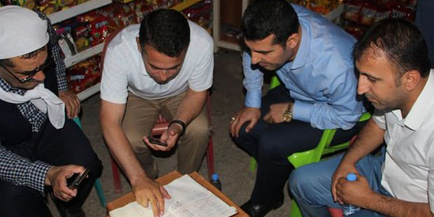 Bakkala gidip veresiye defterini satın aldılar