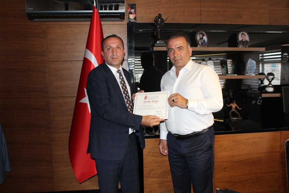Vergi rekortmeni iş adamına teşekkür plaketi 