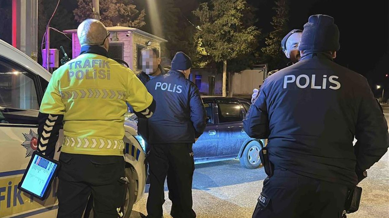 Vergi verince her haltı yemek serbest sanki! Ayyaş sürücü polisleri bezdirdi