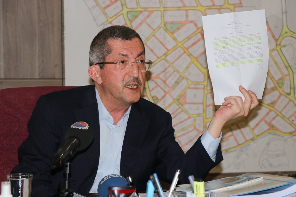 Vergili, “Ailevi konuları siyasetin içerisine sokup prim yapmaya çalışmasın” 