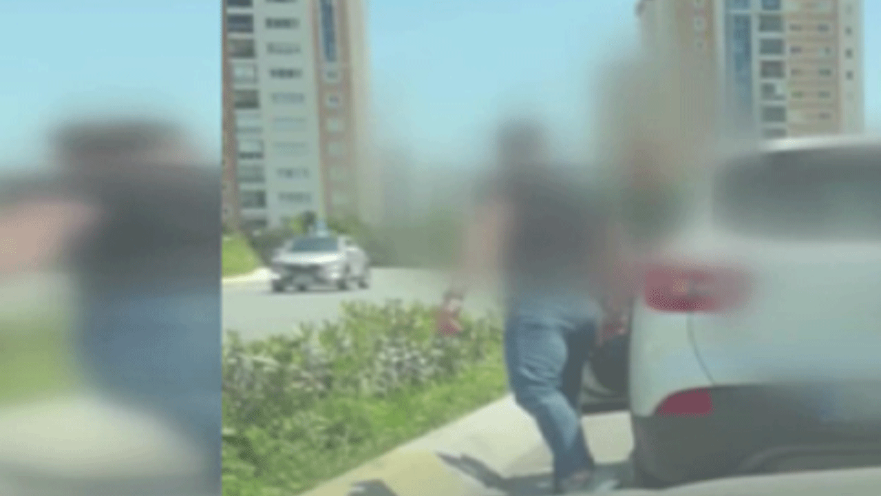 Verilen cezalara aldırmıyorlar! Trafikte önünü kesip saldırdı!