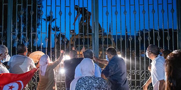 Verilen o mesajda ortaya çıktı! İşte Tunus'taki darbenin arkasındaki o ülke