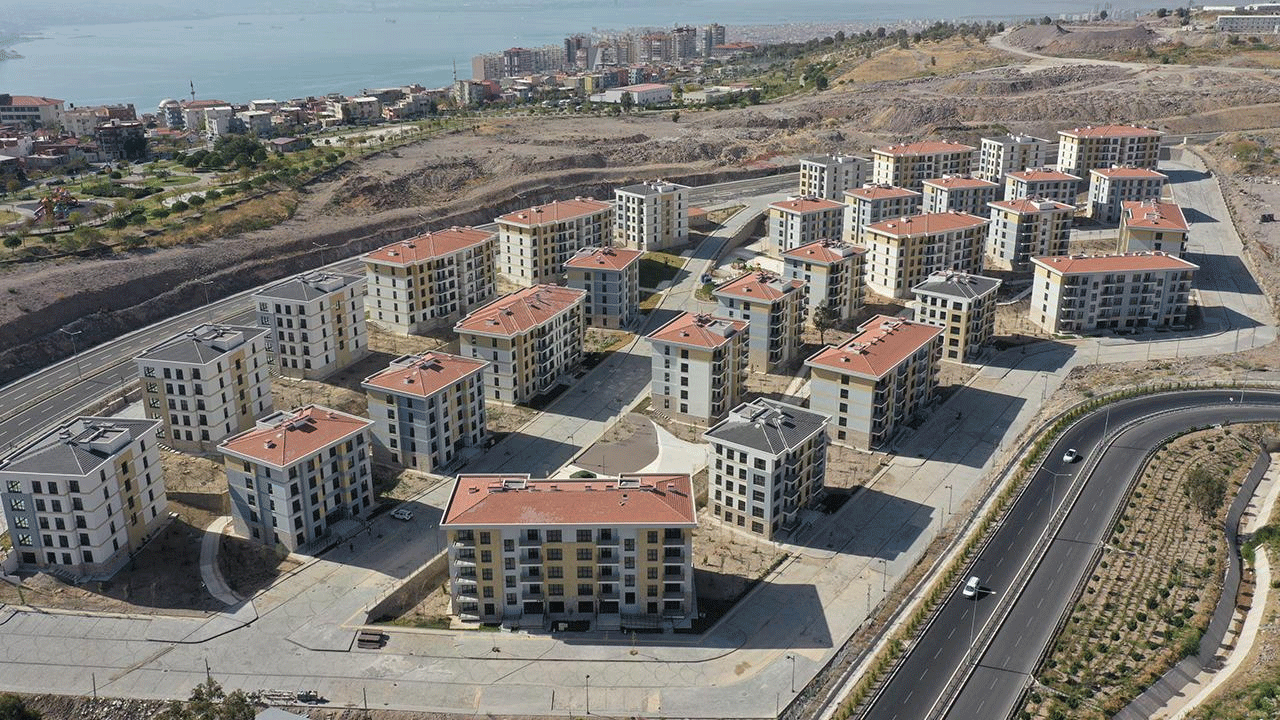 Verilen sözler bir bir gerçek oluyor! Kimi ucuz rakı vadeder, kimi konut teslim eder