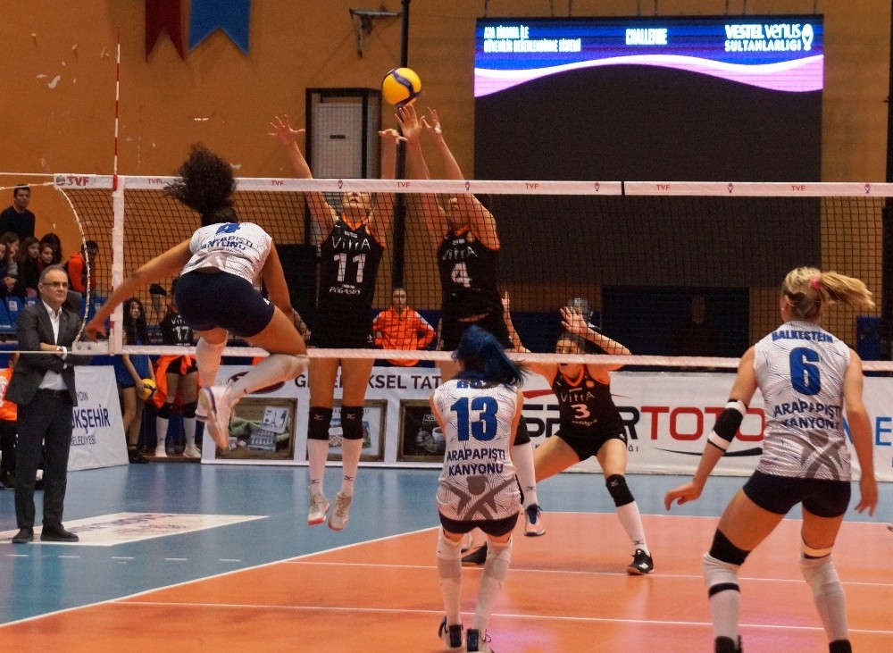 Vestel Venus Sultanlar Ligi: Aydın Büyükşehir Belediyespor: 1 - Eczacıbaşı Vitra: 3 