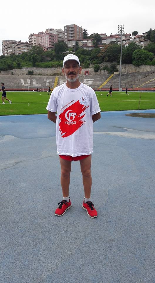 Veteran atletin madalyası satılmadı 