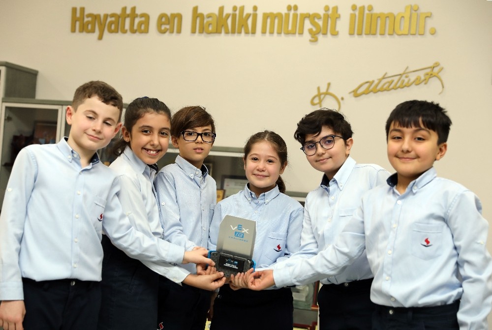 ‘VEX IQ’ robot yarışması 