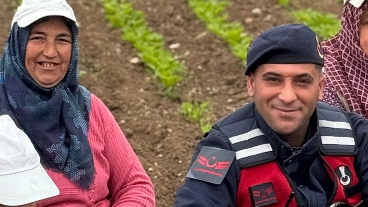 Vezirköprü Jandarması, emekçi kadınları tarlada unutmadı