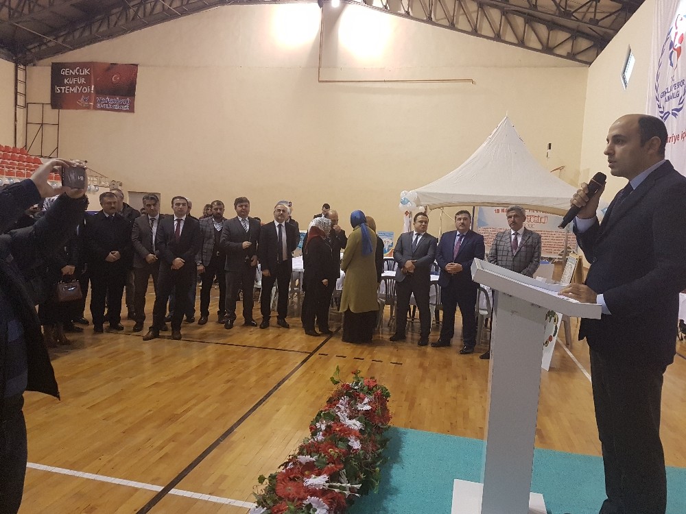 Vezirköprü’de öğrencilere diş macunu ve fırça 