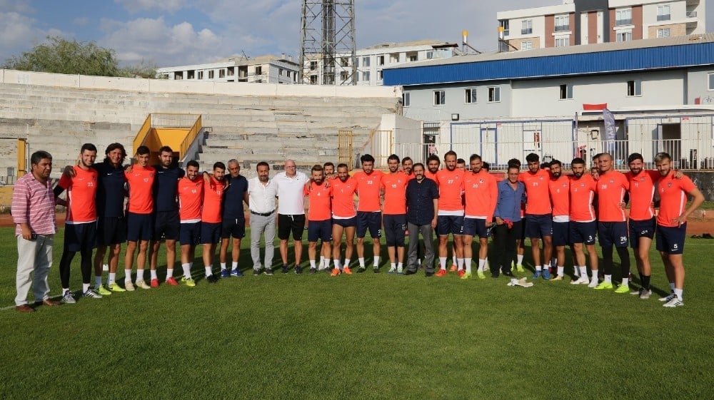 VGC’den Vanspor’lu futbolculara moral ziyareti 