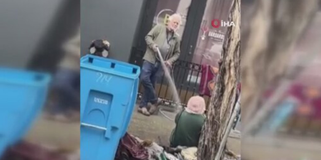 Vicdanları sızlatan görüntü! Evsiz kadını hortumla ıslatarak işkence etti