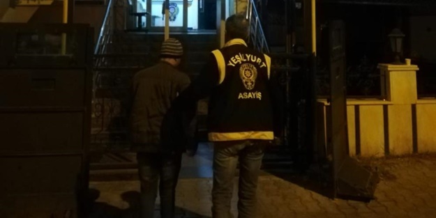 Vicdansız baba 1,5 aylık kızını parkta ölüme terk etti