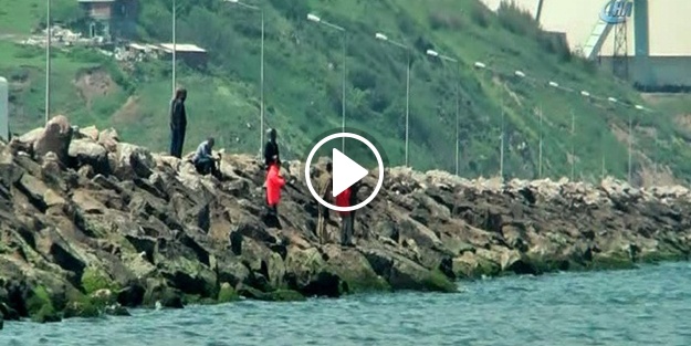 1 günlük bebeğini boğup denize attı!