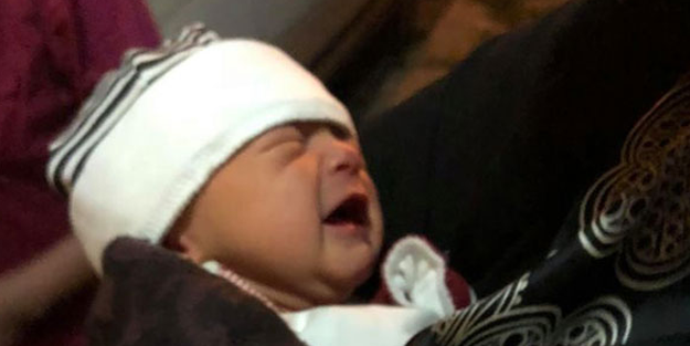 Vicdansızlar! 10 günlük bebeği el çantasıyla sokağa terk ettiler