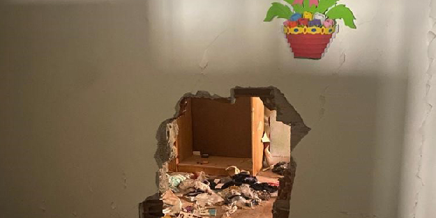 Vicdansızlar! Daire duvarlarını delerek depremzedelerin eşyalarını çaldılar