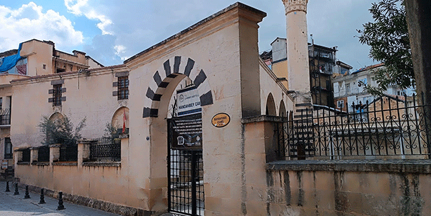 Vicdansızlar! Depremde hasar gören camide hırsızlık yaptılar
