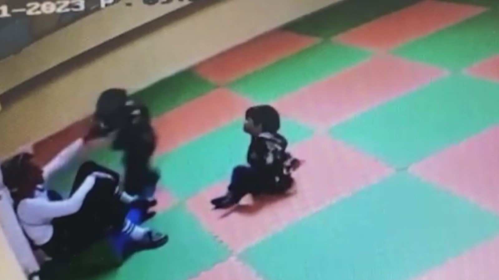 Vicdansızlar! Kreşte çocuklara şiddet