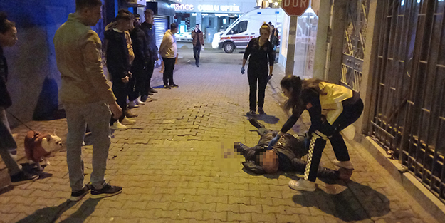 Vicdansızlar! Yaşlı adamı tekme tokat döverek gasp ettiler... Dehşet anları kamerada