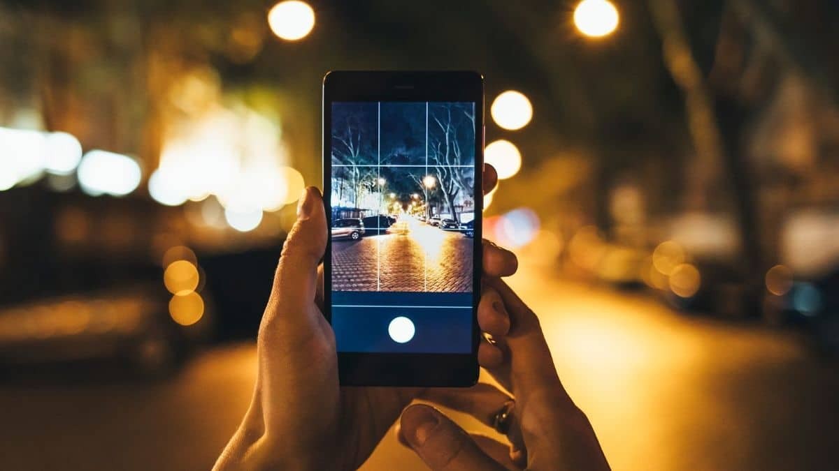 Video çekiminde ezber bozan telefon detayı