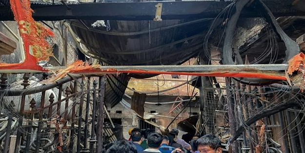 Vietnam'da 5 katlı binada yangın! 14 ölü