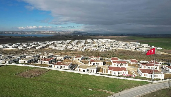 Villaları şehit mezarlarının üstüne dikti! CHP’li belediye bunu da yaptı