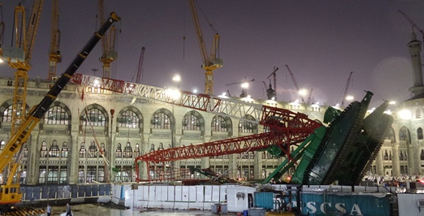 Vinç kazasında ölen hacı adayları toprağa verildi