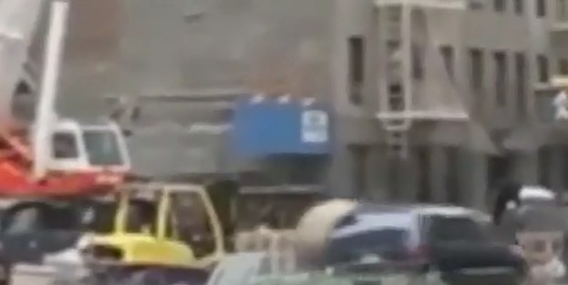 Vinç operatörü arabayı havaya uçurdu / VİDEO