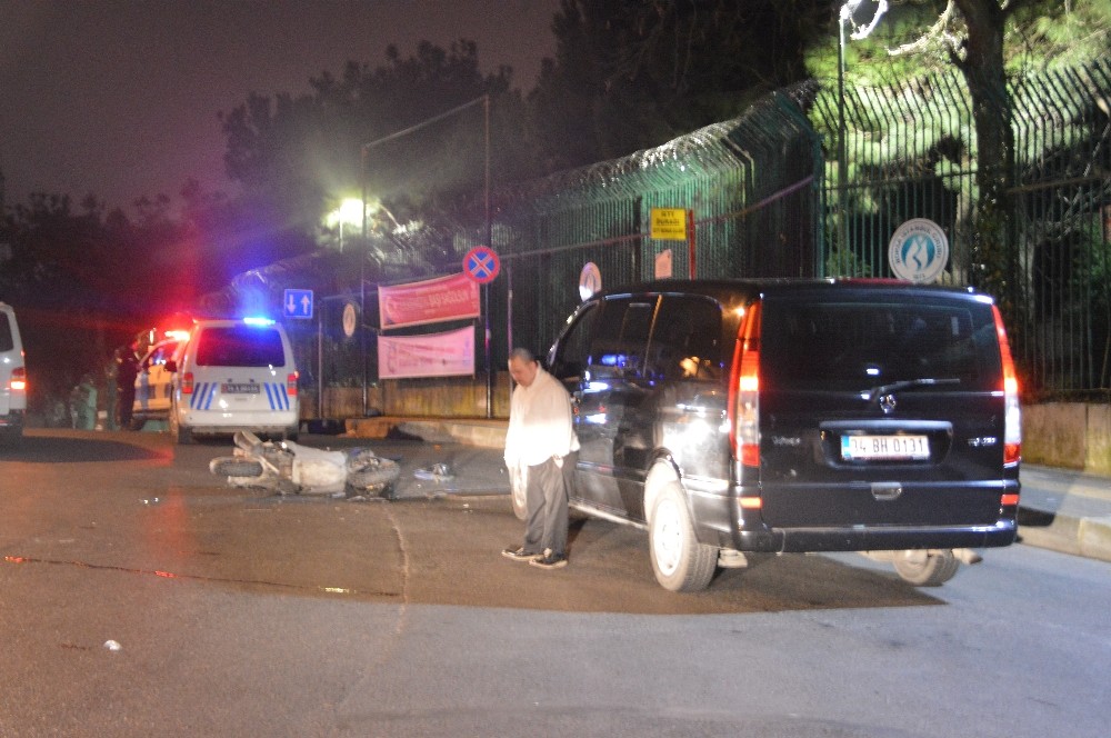 VIP araç ile motosiklet çarpıştı, 1 kişi ağır yaralandı 