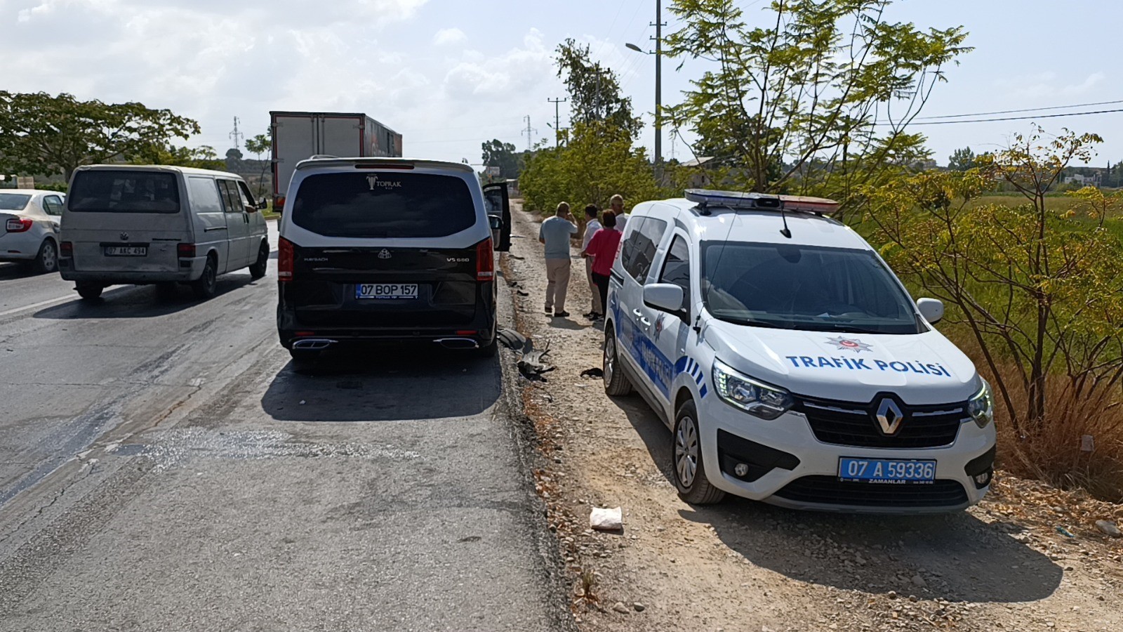 VIP tur aracı, tur otobüsüyle çarpıştı