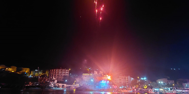 'Vira bismillah' diyen balıkçılar denize açıldı! Gece gündüze döndü