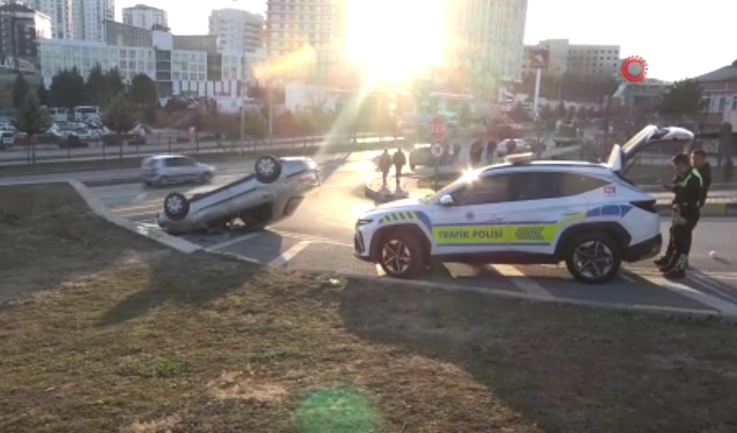 Virajı alamayan otomobil takla attı: Anne ve çocuğu yaralandı!