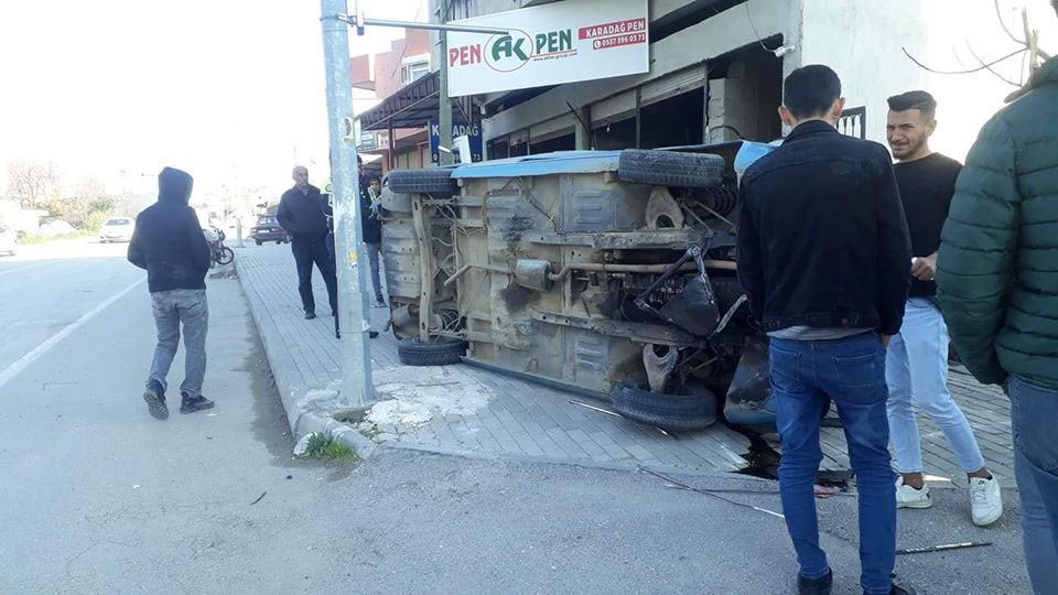 Virajı alamayan otomobilin takla atma anı kamerada 