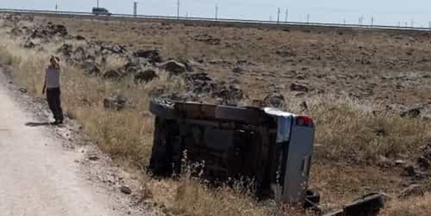 Virajı alamayan özel güvenlik aracı kaza yaptı