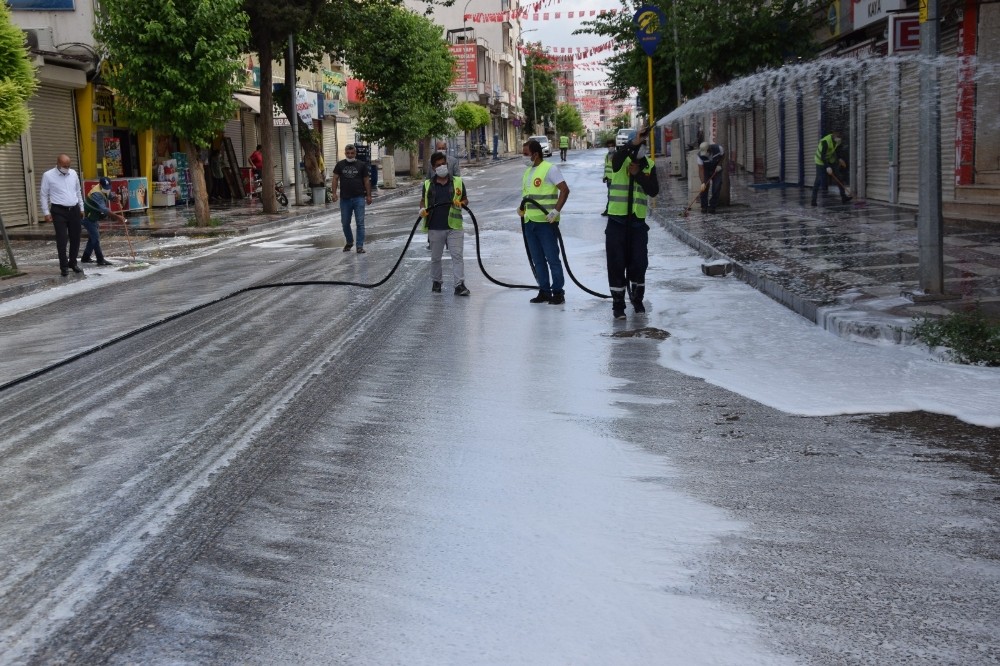 Viranşehir Belediyesi’nden bayram temizliği 