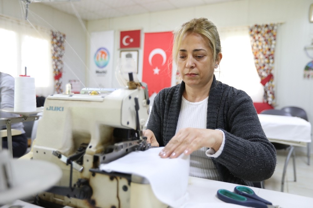 Viranşehir Gönüllü Evi’nde maske üretimine başlandı 