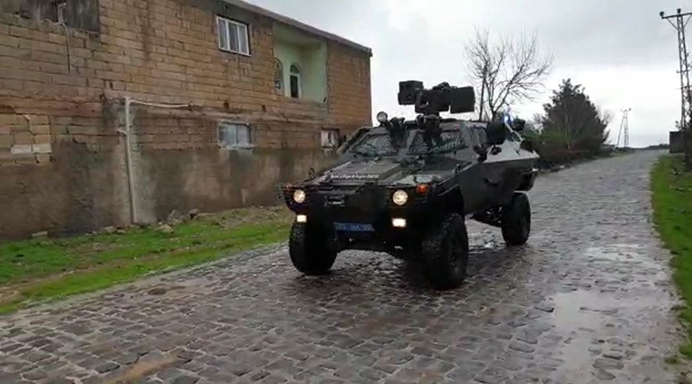 Viranşehir’de jandarma ve polis vatandaşları anonslarla ikaz ediyor 