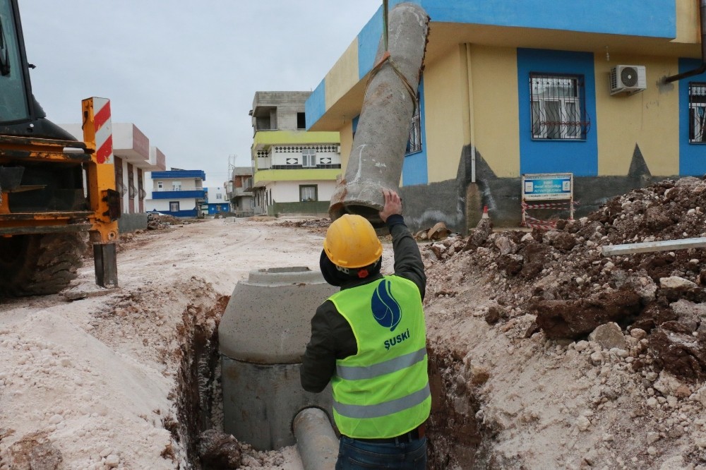 Viranşehir’de kanalizasyon hattı döşeme çalışmalarına başlandı 