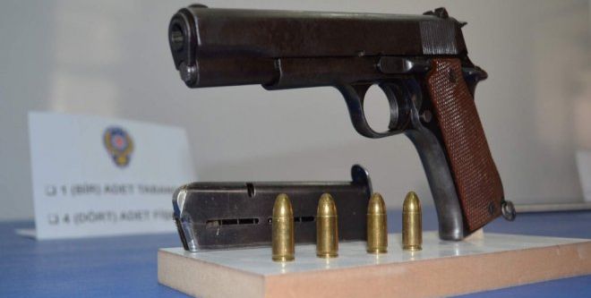 Ruhsatsız silah ve mermiler ele geçirildi