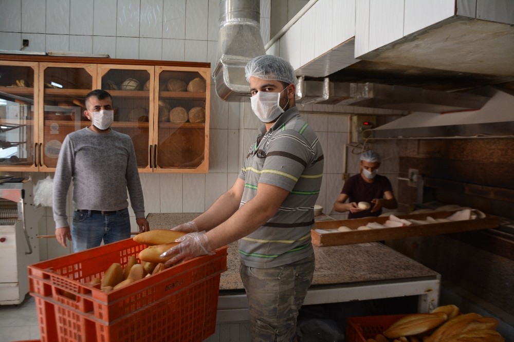 Virüs tehdidi sürecinde ihtiyaç sahiplerine ücretsiz ekmek verecek 