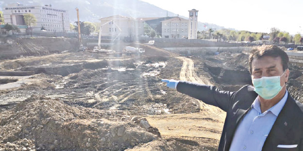 Virüse karşı önlemler üst düzeyde! Osmangazi Meydanı’nda tedbirli çalışma