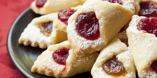 Vişne reçelli kurabiye tarifi: Kırmızı kurabiye ağızda dağılıyor! Reçelli kurabiye tarifi