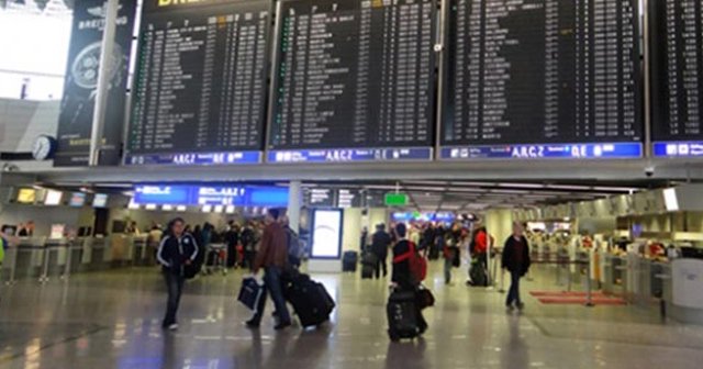 Viyana Havalimanı'nda 49 Türk yolcuya 'Schengen' eziyeti