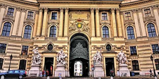 Viyana’da bulunan Hofburg Sarayı bomba ihbarı nedeniyle tahliye edildi