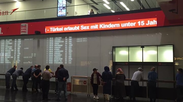 Viyana'da küstah 'Türkiye' afişi!